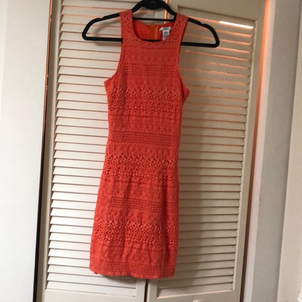 Skinny mini dress in orange lace